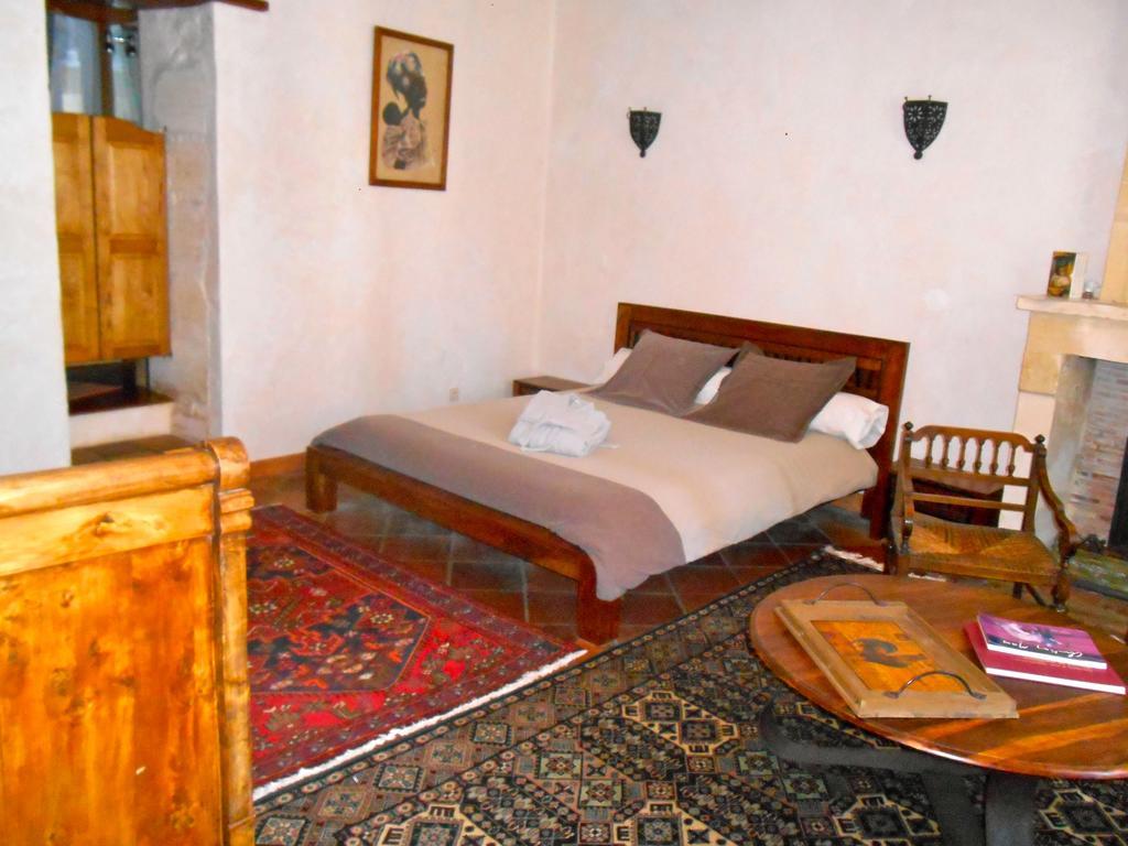 Sous Les Marronniers Bed & Breakfast Petit-Palais-et-Cornemps Bilik gambar